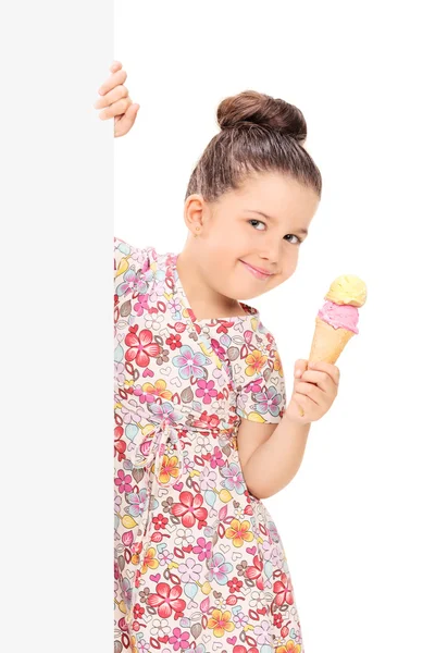 Girl holding ice cream — Stock Photo, Image