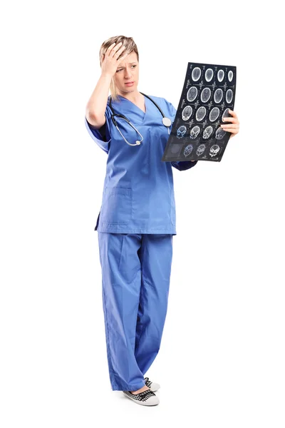 Female doctor looking at x-ray — Stock Photo, Image