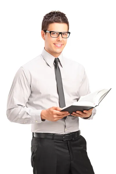 Homem segurando livro — Fotografia de Stock