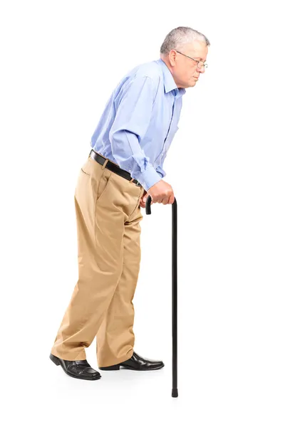 Homem velho andando com cana — Fotografia de Stock