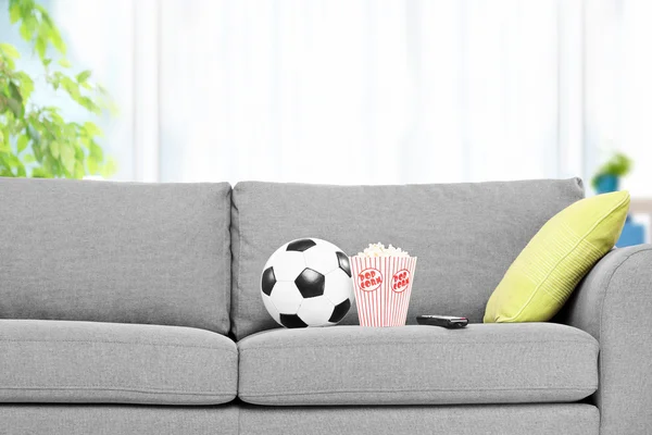 Piłki nożnej oraz pole popcorn — Zdjęcie stockowe