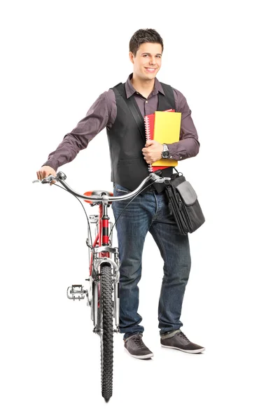 Estudante masculino empurrando bicicleta — Fotografia de Stock