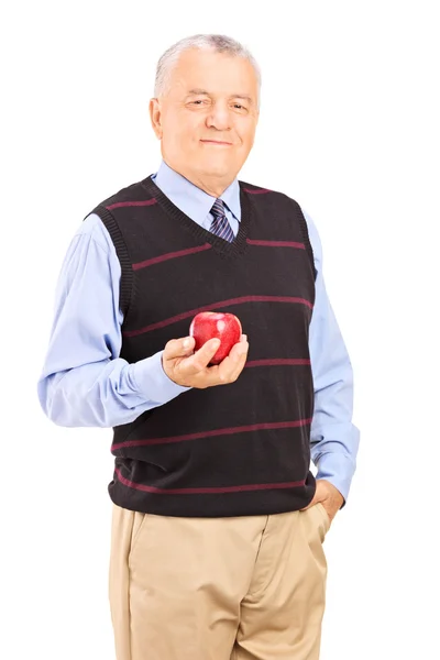 Radostné zralý muž hospodářství jablko — Stock fotografie
