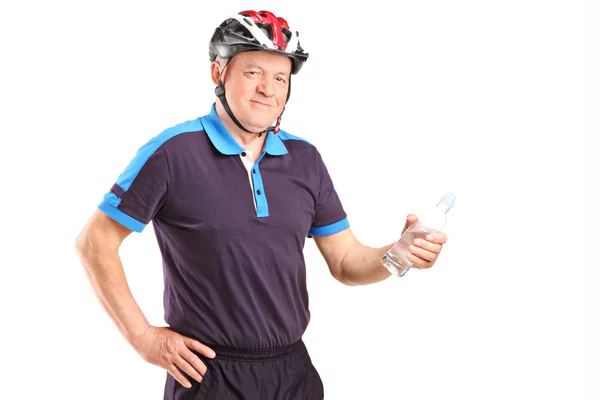 Reifer Radfahrer mit Wasserflasche — Stockfoto