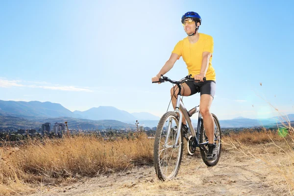 Biiker jazda rowerem górskim — Zdjęcie stockowe