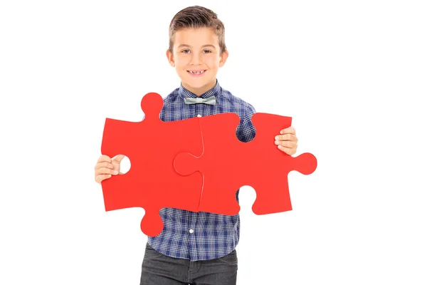 Boy connecting pieces of puzzle — Stock Photo, Image