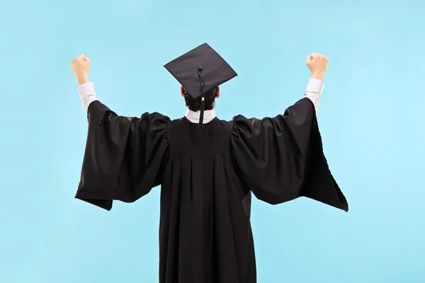 Estudante de graduação com punhos levantados — Fotografia de Stock