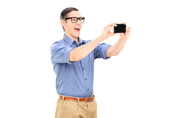 Cara tirando selfie com telefone — Fotografia de Stock