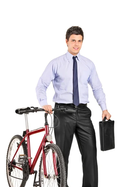 Jeune homme d'affaires poussant vélo — Photo