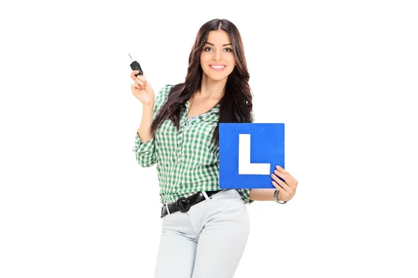 Mulher aprendendo para a carta de condução — Fotografia de Stock