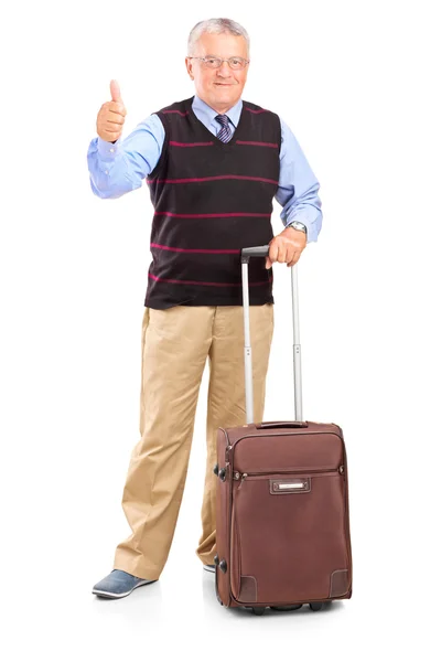 成熟した男持株スーツケース — ストック写真