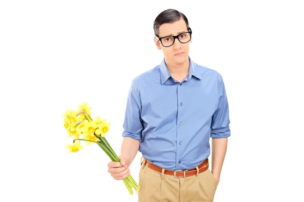 Homem segurando um monte de flores — Fotografia de Stock