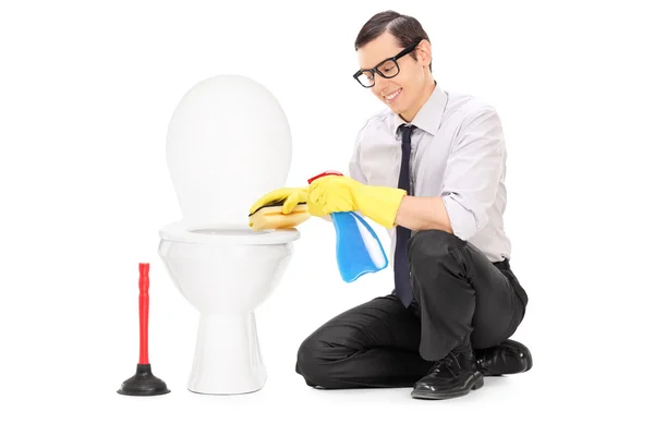 Man cleaning toilet bowl — Stock Photo, Image