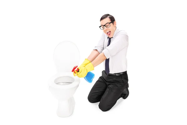 Man cleaning toilet — Stock Photo, Image
