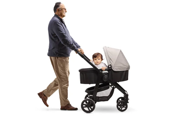 Full Längd Profil Skott Farfar Promenader Baby Barnvagn Isolerad Vit — Stockfoto