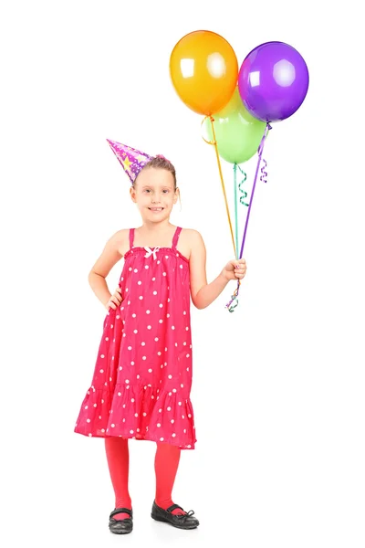 Маленькая девочка держит воздушные шары — стоковое фото