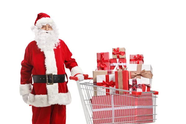 Weihnachtsmann Mit Geschenken Einkaufswagen Isoliert Auf Weißem Hintergrund — Stockfoto