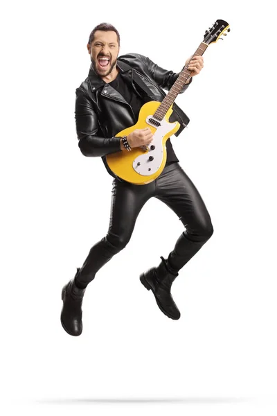 Mężczyzna Skórzanych Ubraniach Gra Gitarze Elektrycznej Skacze Odizolowany Białym Tle — Zdjęcie stockowe