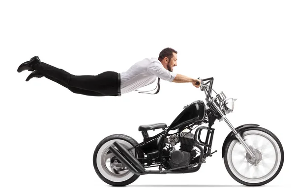 Mężczyzna Trzymający Motocykl Śmigłowca Latający Samotnie Białym Tle — Zdjęcie stockowe