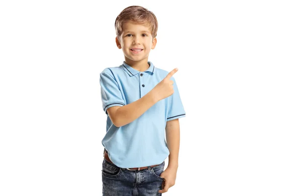 Glad Pojke Blå Shirt Pekar Sidan Isolerad Vit Bakgrund — Stockfoto