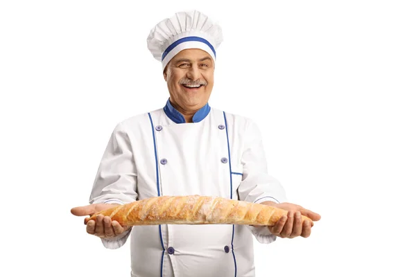 Cheerful Chef Masculino Segurando Pão Baguete Isolado Fundo Branco — Fotografia de Stock