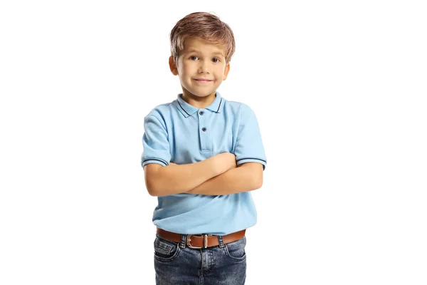 Schattig Jongetje Staan Met Gekruiste Armen Kijken Naar Camera Geïsoleerd — Stockfoto