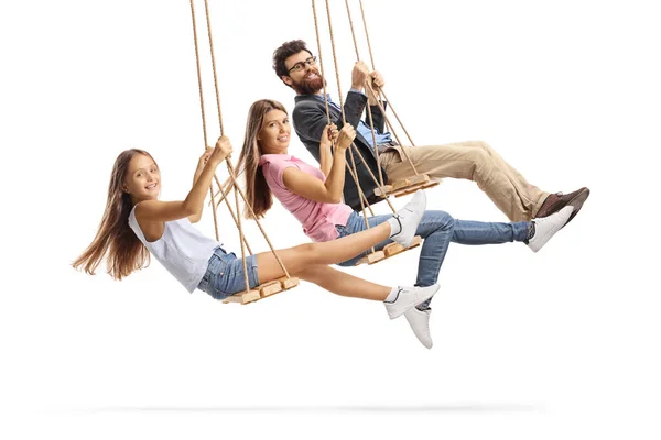 Familia Feliz Balanceándose Sobre Columpios Madera Aislados Sobre Fondo Blanco — Foto de Stock