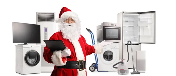Weihnachtsmann Hält Klemmbrett Und Präsentiert Haushaltsgeräte Isoliert Auf Weißem Hintergrund — Stockfoto