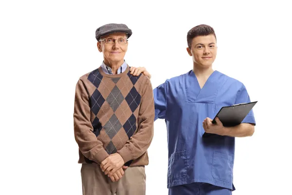 Trabajador Salud Pie Junto Anciano Aislado Sobre Fondo Blanco — Foto de Stock