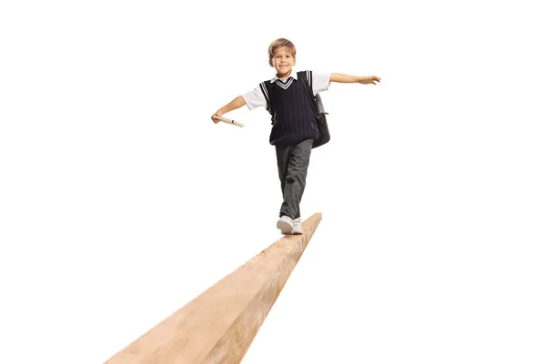 Colegial Uniforme Sosteniendo Libro Caminando Sobre Una Viga Madera Aislada — Foto de Stock