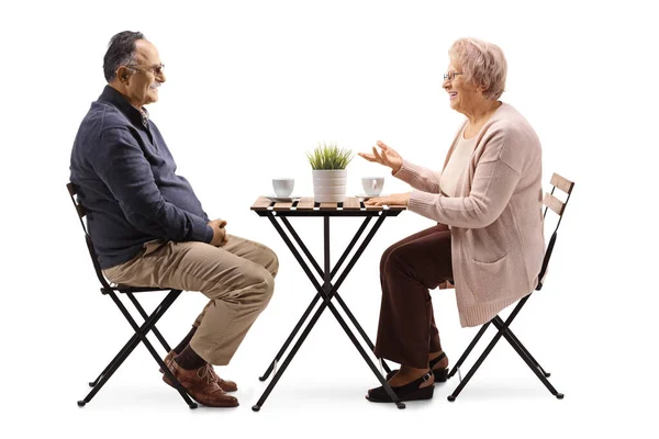 Пожилая Женщина Сидит Кафе Разговаривает Зрелым Мужчиной Изолированы Белом Фоне — стоковое фото