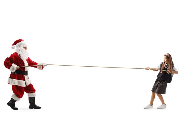 Pełna Długość Zdjęcia Uczennicy Świętego Mikołaja Ciągnących Linę Izolowaną Białym — Zdjęcie stockowe