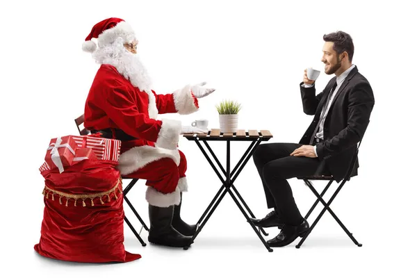 Kerstman Met Een Kopje Koffie Met Een Zakenman Geïsoleerd Witte — Stockfoto