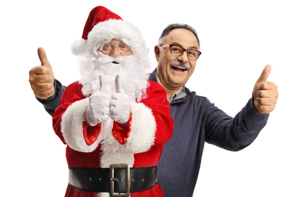Vrolijke Volwassen Man Achter Kerstman Tonen Beide Duimen Omhoog Geïsoleerd — Stockfoto