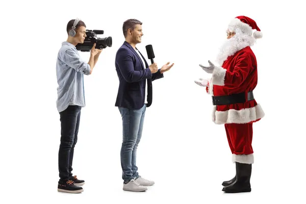 Photo Profil Pleine Longueur Journaliste Masculin Caméraman Interviewant Père Noël — Photo