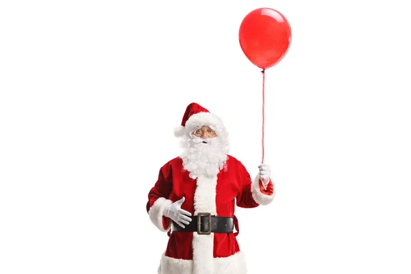 Santa Claus Håller Röd Ballong Isolerad Vit Bakgrund — Stockfoto