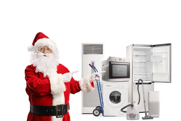 Papai Noel Apontando Para Eletrodomésticos Isolados Fundo Branco — Fotografia de Stock