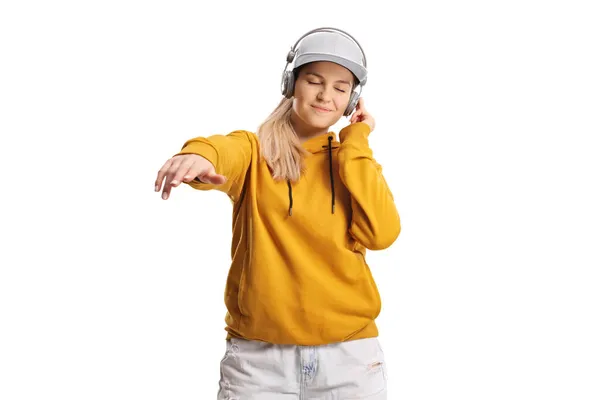 女性ティーネージャーはヘッドフォンで音楽を聞いて 白の背景に隔離された楽しみ — ストック写真