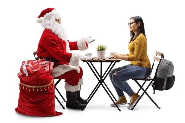 Święty Mikołaj Rozmawia Młodą Kobietą Pijącą Kawę Siedzi Przy Stole — Zdjęcie stockowe