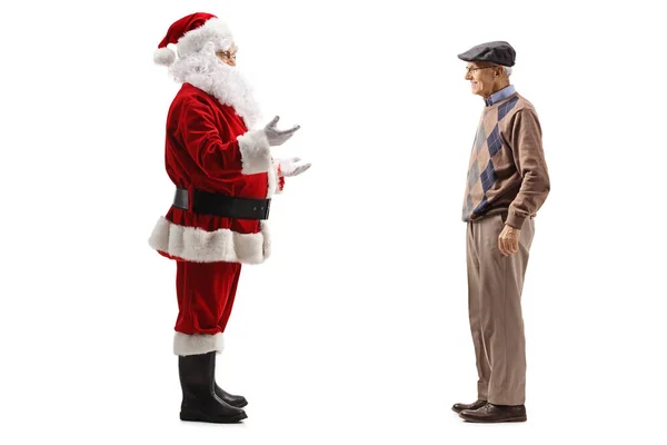 Święty Mikołaj Stojący Rozmawiający Starszym Mężczyzną Odizolowanym Białym Tle — Zdjęcie stockowe