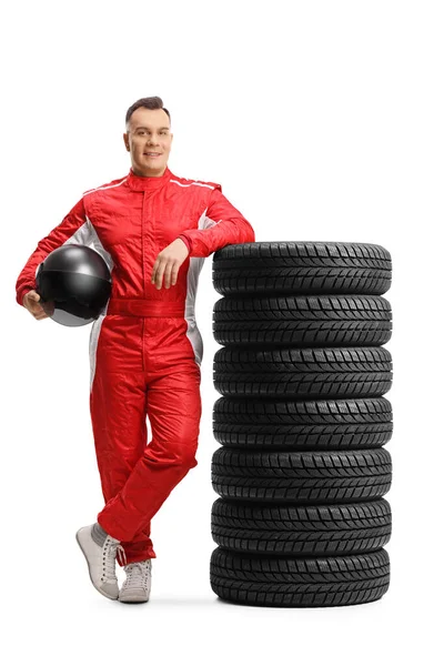 Full Length Portret Van Een Racer Een Rood Pak Leunend — Stockfoto