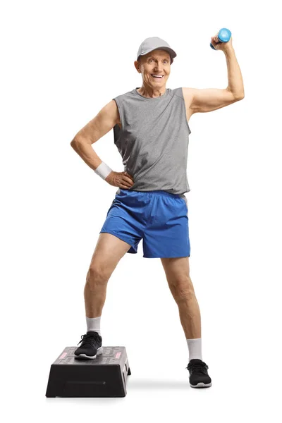 Портрет Пожилого Человека Спортивной Одежде Выполняющего Упражнения Ступенчатой Аэробной Платформой — стоковое фото