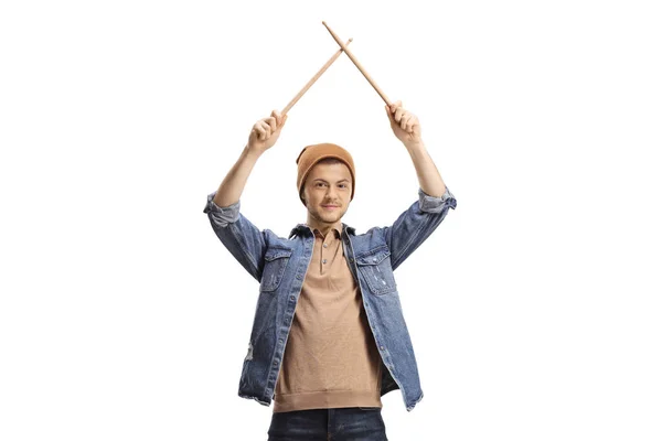 Guy Hält Ein Paar Drumsticks Auf Weißem Hintergrund Isoliert Hoch — Stockfoto
