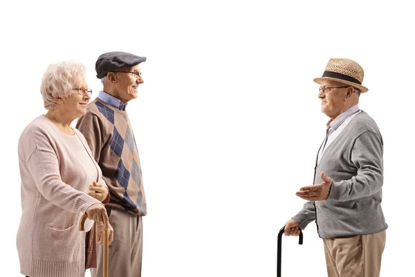 Edlerly Beyaz Arka Planda Izole Edilmiş Yaşlı Bir Çiftle Konuşuyor — Stok fotoğraf