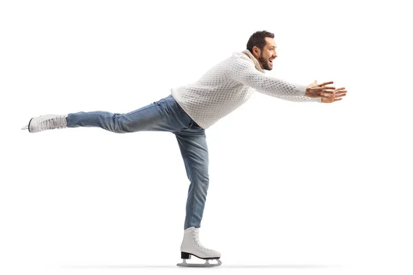Hombre Jeans Prendas Punto Blancas Practicando Patinaje Sobre Hielo Aislado — Foto de Stock