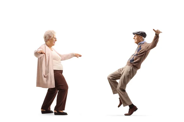 Полнометражный Снимок Танцующей Пожилой Пары Белом Фоне — стоковое фото
