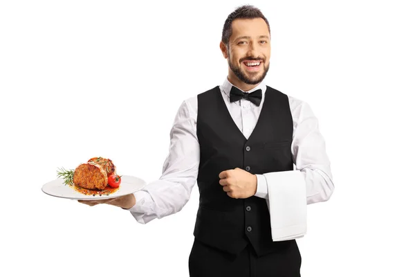 Uśmiechnięty Kelner Trzymający Talerz Mączką Mięsną Białym Tle — Zdjęcie stockowe