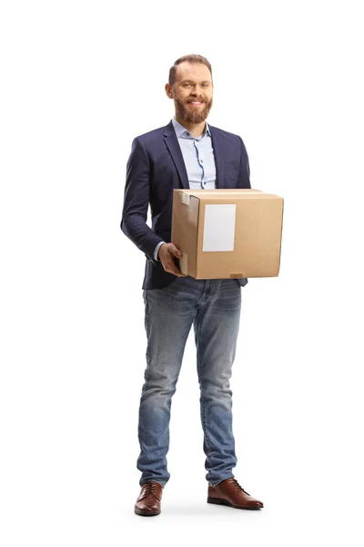 Mladý Muž Stojící Drží Lepenkovou Krabici Izolované Bílém Pozadí — Stock fotografie