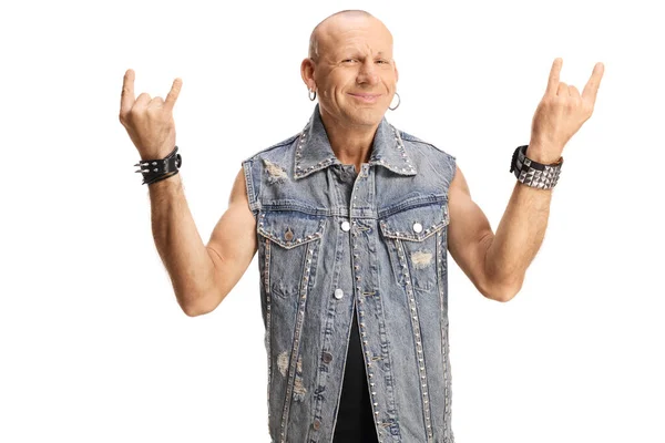 Kale Man Een Denim Vest Poseren Gebaren Rock Roll Teken — Stockfoto