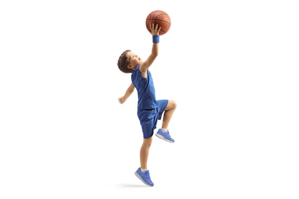 Ganzkörperaufnahme Eines Jungen Blauen Trikot Der Mit Einem Basketball Auf — Stockfoto